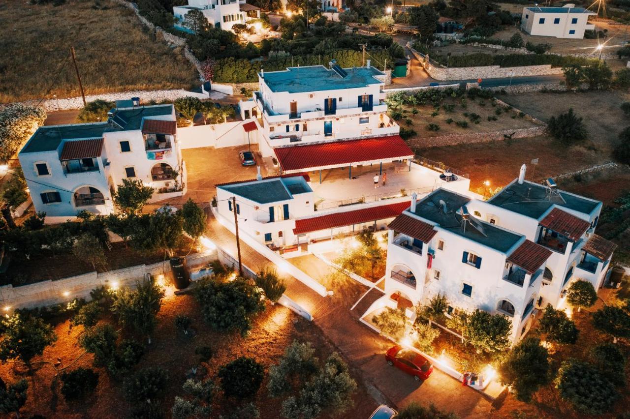 Theofilos Appartements Livadi  Eksteriør billede