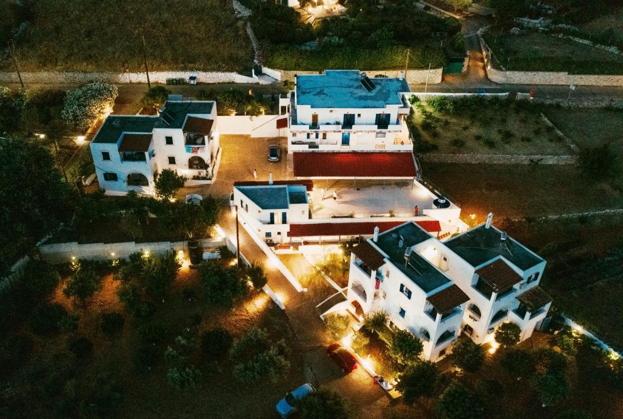 Theofilos Appartements Livadi  Eksteriør billede