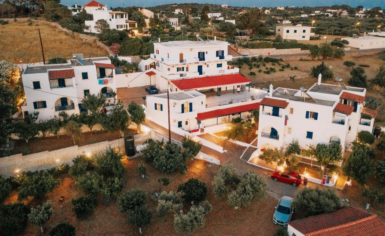Theofilos Appartements Livadi  Eksteriør billede